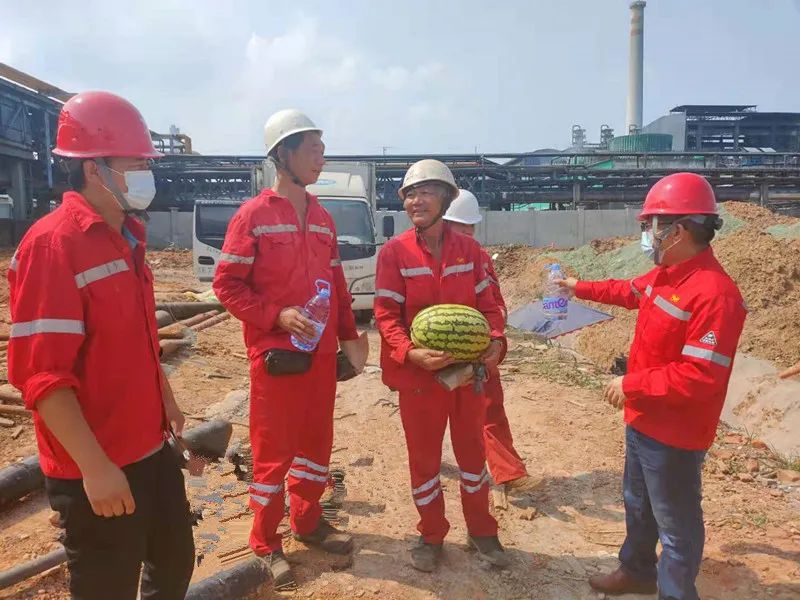 化機(jī)公司開(kāi)展送清涼活動(dòng)(圖3) 圖片