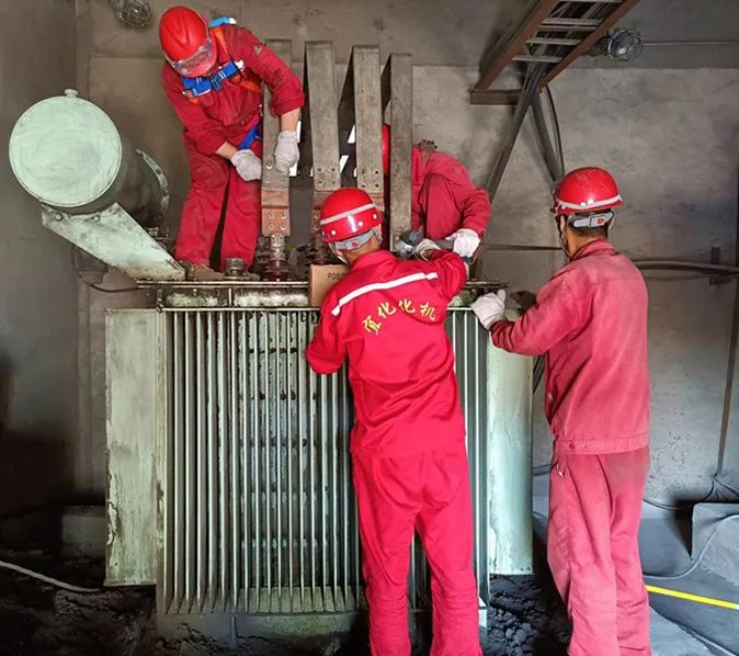 戰(zhàn)高溫 斗酷暑 齊心協(xié)力完成內蒙宜化大修(圖2) 圖片