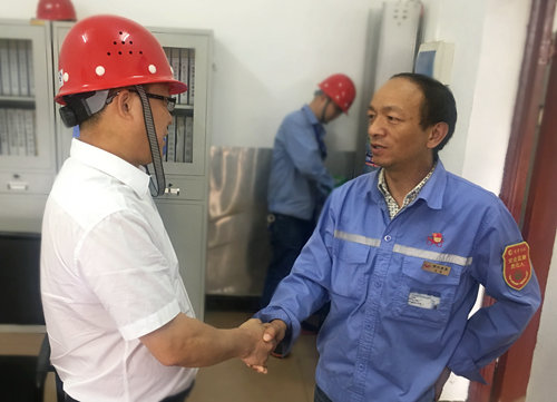 王大真到宜都園區(qū)、股份公司看望慰問基層黨員