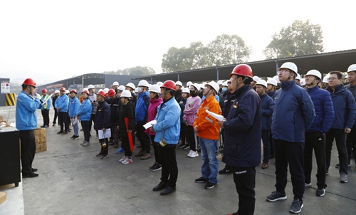 熱火朝天！集團總部140余人到股份公司氯堿分廠開展勞動