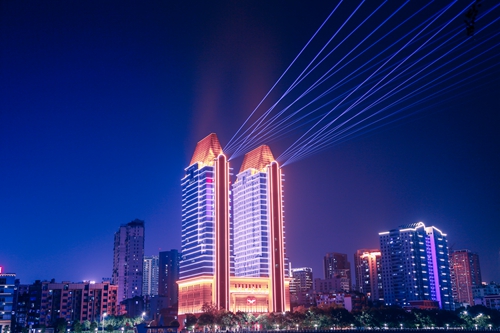 宜化大樓亮起來(lái)了！