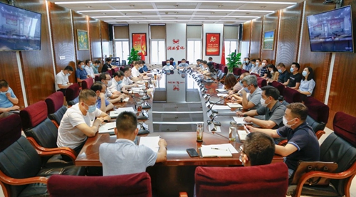 集團(tuán)召開行政辦公會(huì) 強(qiáng)調(diào)領(lǐng)導(dǎo)干部要有責(zé)任之心仁愛(ài)之心擔(dān)當(dāng)之責(zé)