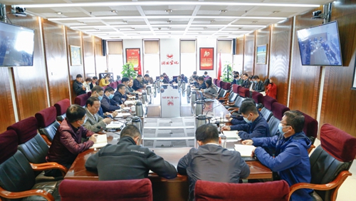 集團(tuán)行政辦公會強(qiáng)調(diào)：做到“五個始終” 堅(jiān)決確保生產(chǎn)經(jīng)營平穩(wěn)運(yùn)行
